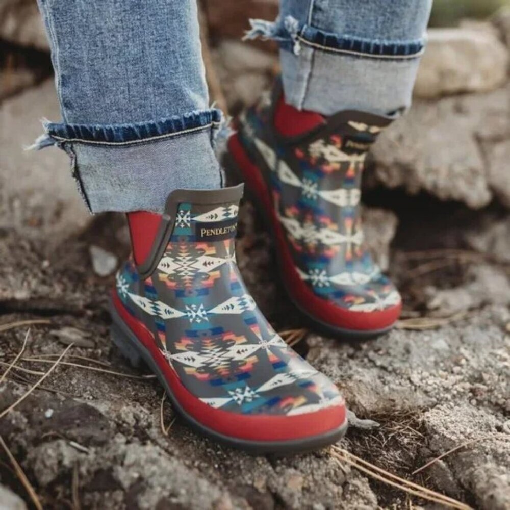 Pendleton Red and Blue Patterned Winter Boots - image 2